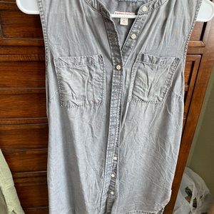 Pair of sleeveless tunic tank tops